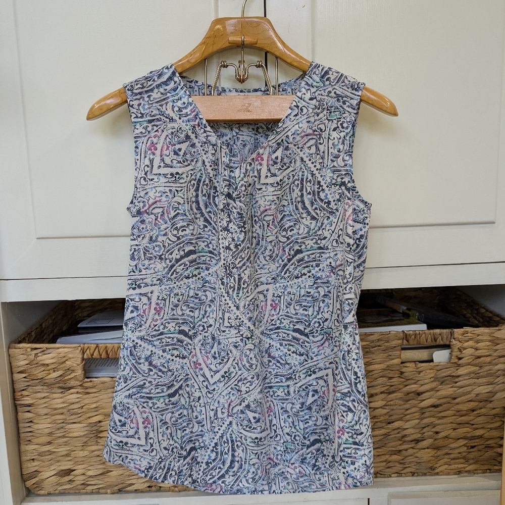 Women's sleeveless Croft and Barrow shirt size small
